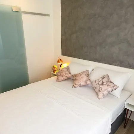 Rose Gold & With Balcony ゲストハウス 4*