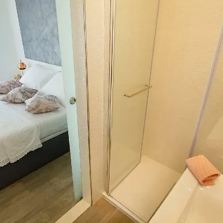 Rose Gold & With Balcony 4* スプリト
