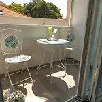 Rose Gold & With Balcony Gostinjska kuća 4*