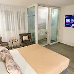 Gostinjska kuća Rose Gold & With Balcony Split