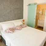 Gostinjska kuća Rose Gold & With Balcony 4*