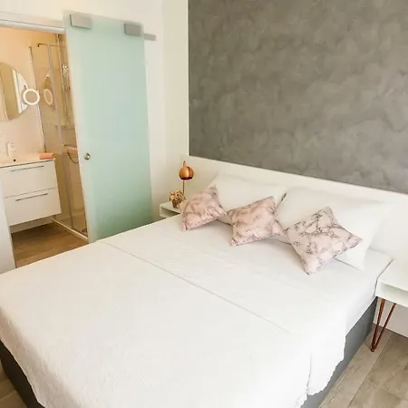 Πανσιόν Rose Gold & With Balcony Σπλιτ