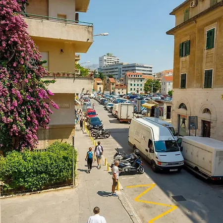 Πανσιόν Rose Gold & With Balcony 4*