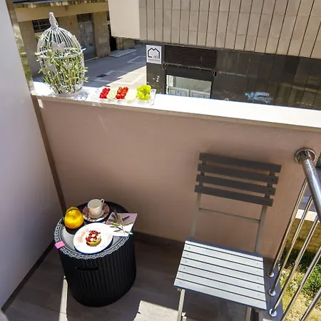 Rose Gold & With Balcony Pensión 4*