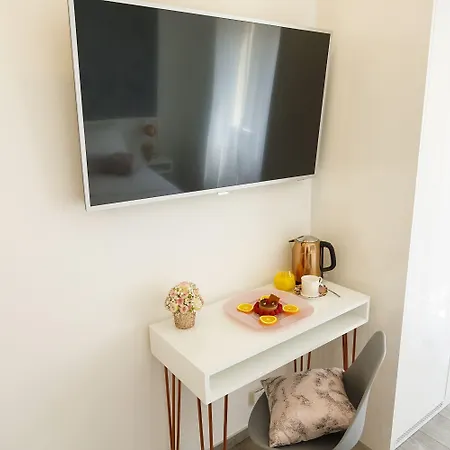 Rose Gold & With Balcony Pensión