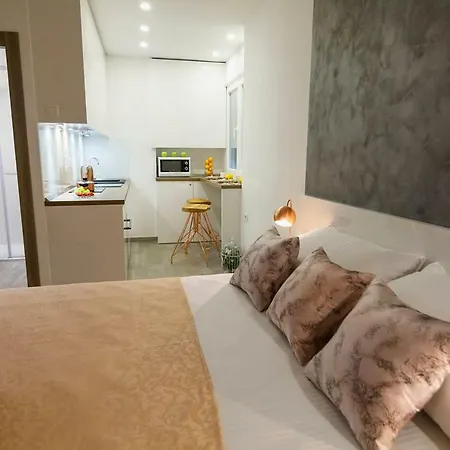 Vendégház Rose Gold & With Balcony Split