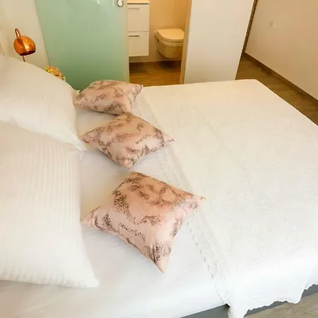 Rose Gold & With Balcony