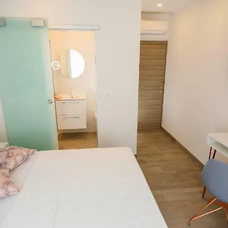 Rose Gold & With Balcony Vendégház Split