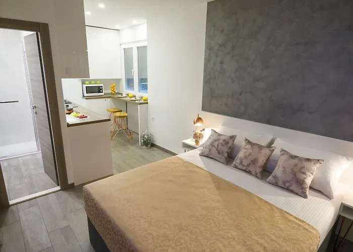 Rose Gold & With Balcony 4*