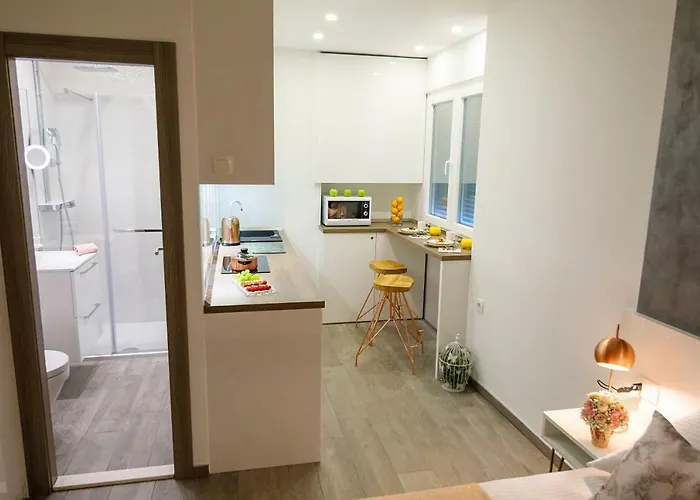 Rose Gold & With Balcony Casa de hóspedes 4*