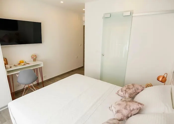 Rose Gold & With Balcony