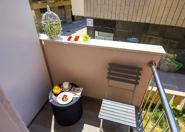 Rose Gold & With Balcony 4*