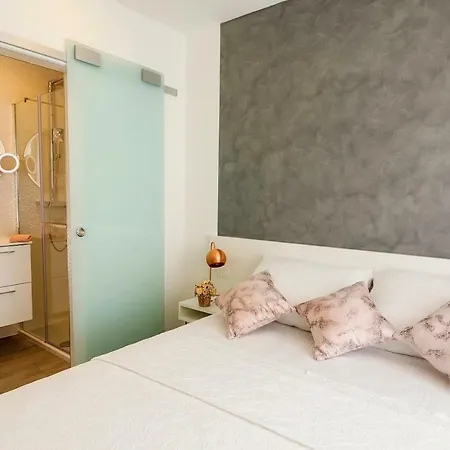 Gæstehus Rose Gold & With Balcony Split