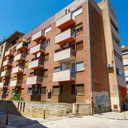 Rose Gold & With Balcony Gæstehus Split