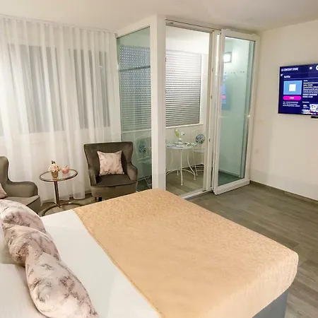 Gæstehus Rose Gold & With Balcony Split