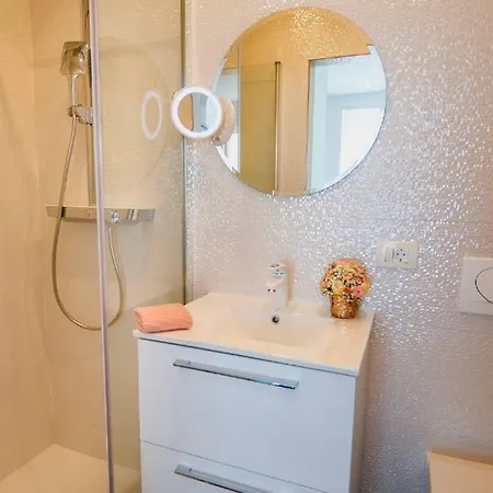 Rose Gold & With Balcony Gæstehus