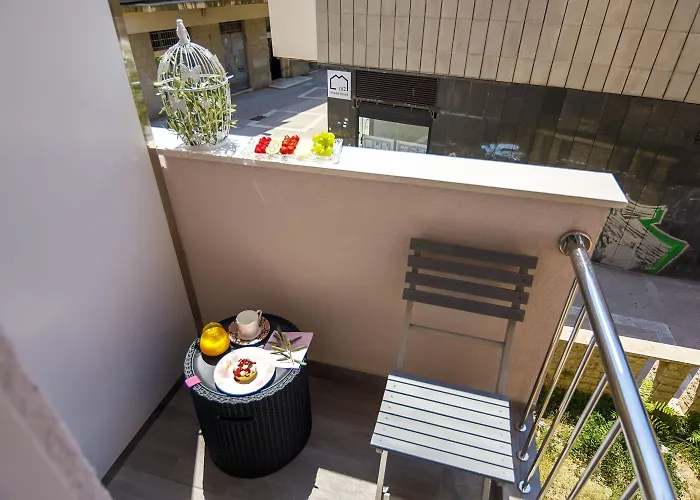 Rose Gold & With Balcony Gostinjska kuća 4*