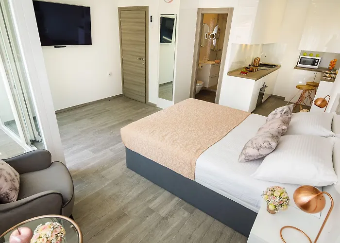 Rose Gold & With Balcony 4*