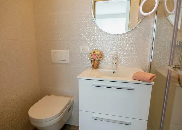 Rose Gold & With Balcony Gostinjska kuća 4*