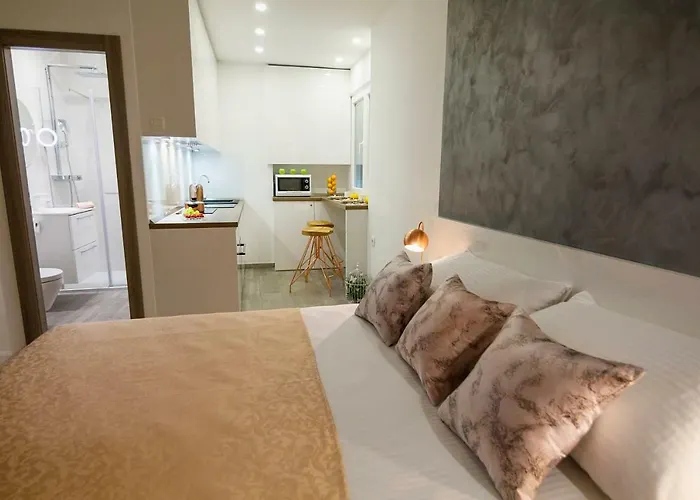 Gostinjska kuća Rose Gold & With Balcony Split