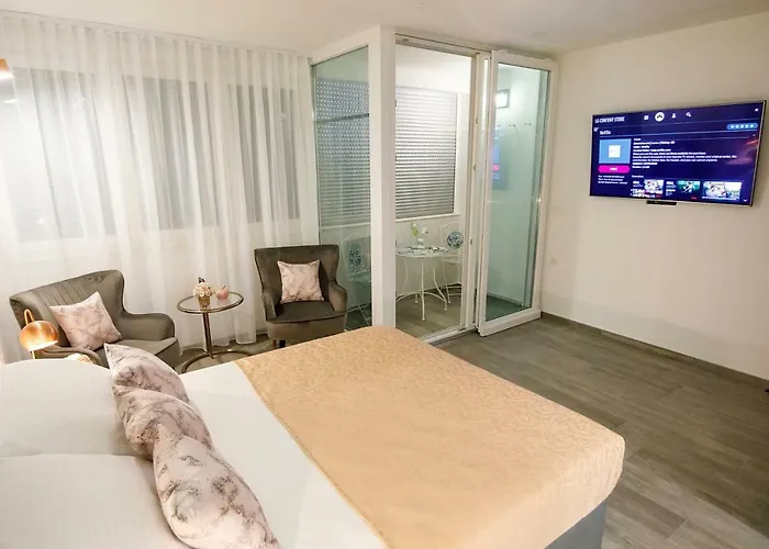 Gostinjska kuća Rose Gold & With Balcony Split