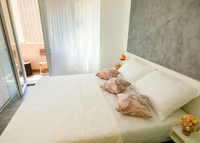 Gostinjska kuća Rose Gold & With Balcony Split