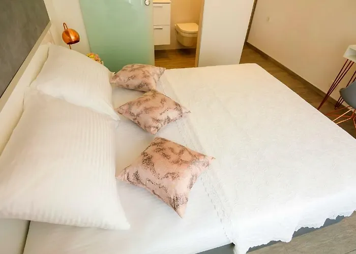 Rose Gold & With Balcony